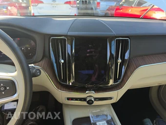 2022 Volvo XC60 B5 Momentum - miniatura 11