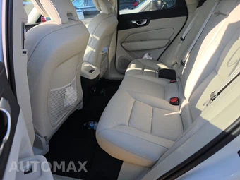 2022 Volvo XC60 B5 Momentum - miniatura 13