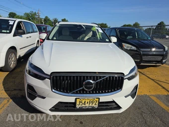 2022 Volvo XC60 B5 Momentum - miniatura 2
