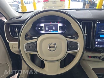 2022 Volvo XC60 B5 Momentum – miniatura 10