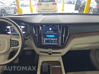 2022 Volvo XC60 B5 Momentum – miniatura 11