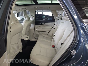 2022 Volvo XC60 B5 Momentum – miniatura 13
