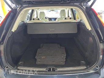 2022 Volvo XC60 B5 Momentum – miniatura 16