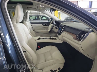 2022 Volvo XC60 B5 Momentum – miniatura 8
