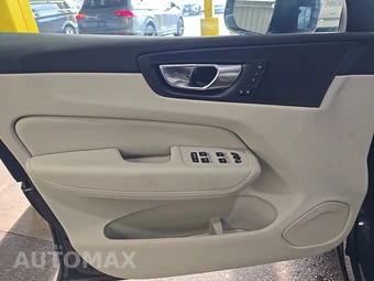 2022 Volvo XC60 B5 Momentum – miniatura 9