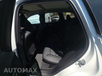 2022 Volvo XC60 B5 Momentum – miniatura 13