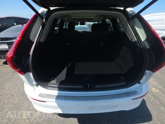 2022 Volvo XC60 B5 Momentum – miniatura 16