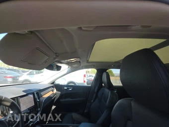 2022 Volvo XC60 B5 Momentum – miniatura 22