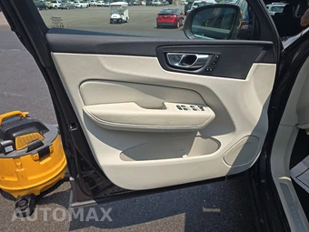 2022 Volvo XC60 B5 Momentum - miniatura 9