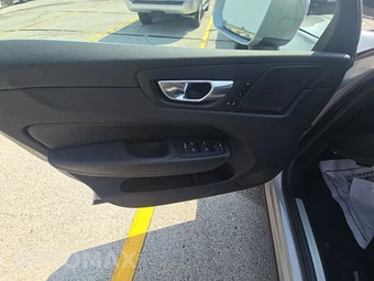 2022 Volvo XC60 Recharge Plug-In Hybrid T8 Inscription - miniatura 9