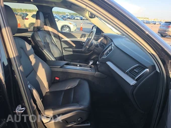 2022 Volvo XC90 T5 Momentum 7-Passenger - miniatura 8