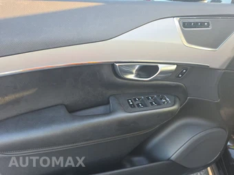 2022 Volvo XC90 T5 Momentum 7-Passenger - miniatura 9