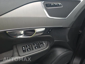 2022 Volvo XC90 T5 Momentum 7-Passenger - miniatura 9