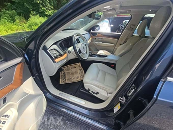 2022 Volvo XC90 T6 Momentum 6-Passenger - miniatura 6