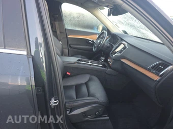 2022 Volvo XC90 T6 Momentum 7-Passenger - miniatura 8