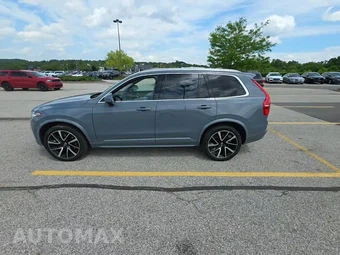 2022 Volvo XC90 T6 Momentum 7-Passenger - miniatura 3