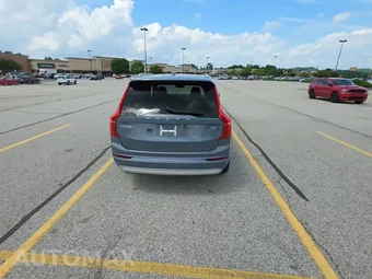 2022 Volvo XC90 T6 Momentum 7-Passenger - miniatura 4
