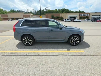 2022 Volvo XC90 T6 Momentum 7-Passenger - miniatura 5