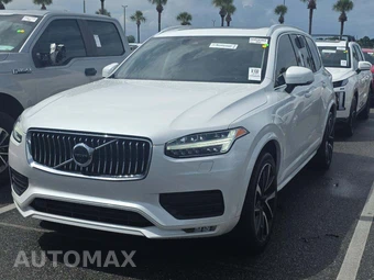 2022 Volvo XC90 T6 Momentum 7-Passenger