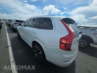 2022 Volvo XC90 T6 Momentum 7-Passenger - miniatura 2
