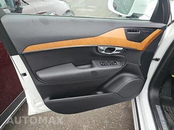 2022 Volvo XC90 T6 Momentum 7-Passenger - miniatura 9