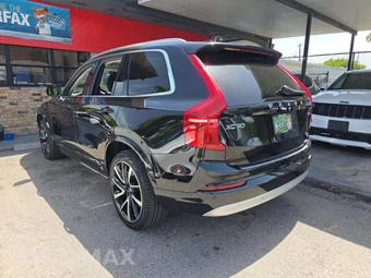 2022 Volvo XC90 T6 Momentum 7-Passenger - miniatura 2