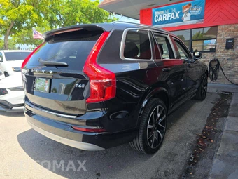 2022 Volvo XC90 T6 Momentum 7-Passenger - miniatura 3