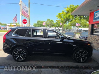 2022 Volvo XC90 T6 Momentum 7-Passenger - miniatura 4