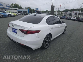 2023 Alfa Romeo Giulia Veloce - miniatura 3