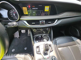 2023 Alfa Romeo Stelvio Ti – miniatura 11