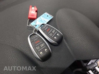 2023 Alfa Romeo Stelvio Veloce - miniatura 8