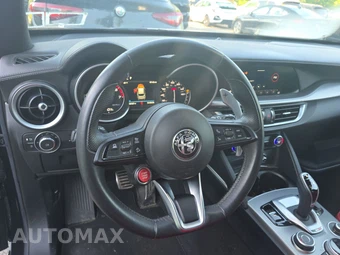 2023 Alfa Romeo Stelvio Veloce – miniatura 10