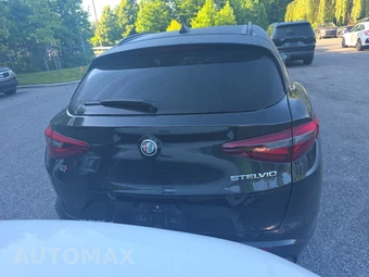 2023 Alfa Romeo Stelvio Veloce – miniatura 5