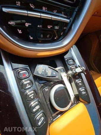 2023 Aston Martin DBX V8 - miniatura 8