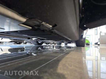 2023 Aston Martin DBX707 - miniatura 17