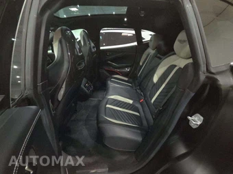 2023 Aston Martin DBX707 - miniatura 13