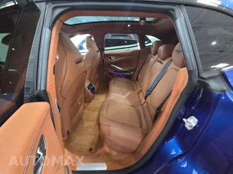 2023 Aston Martin DBX707 - miniatura 13