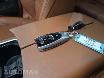 2023 Aston Martin DBX707 - miniatura 8