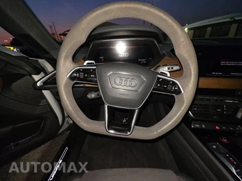 2023 Audi e-tron GT quattro Prestige – miniatura 10