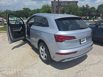 2023 Audi Q5 Premium – miniatura 2