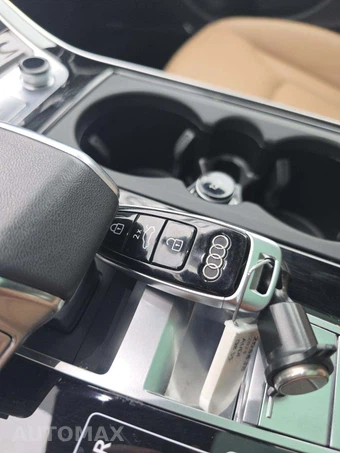 2023 Audi Q8 Prestige - miniatura 8
