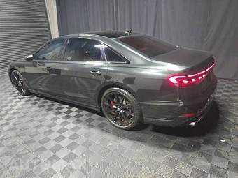 2023 Audi S8 – miniatura 6