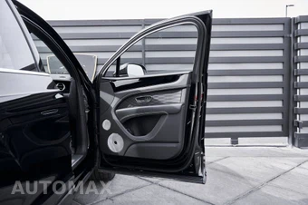 2023 Bentley Bentayga EWB Azure V8 - miniatura 22