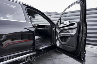 2023 Bentley Bentayga EWB Azure V8 - miniatura 23