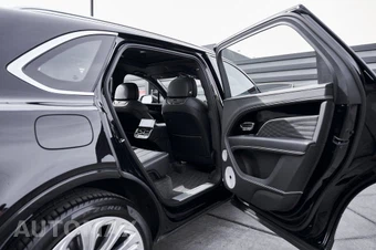 2023 Bentley Bentayga EWB Azure V8 - miniatura 26