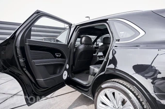2023 Bentley Bentayga EWB Azure V8 - miniatura 28