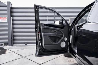 2023 Bentley Bentayga EWB Azure V8 - miniatura 29