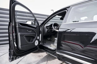 2023 Bentley Bentayga EWB Azure V8 - miniatura 30
