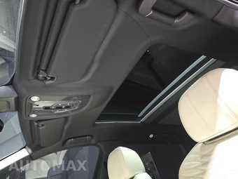 2023 Bentley Bentayga EWB Azure V8 - miniatura 17