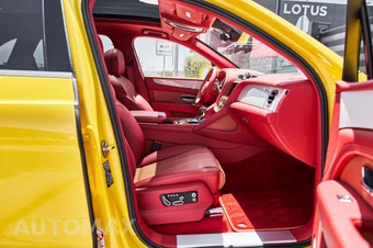 2023 Bentley Bentayga V8 - miniatura 22